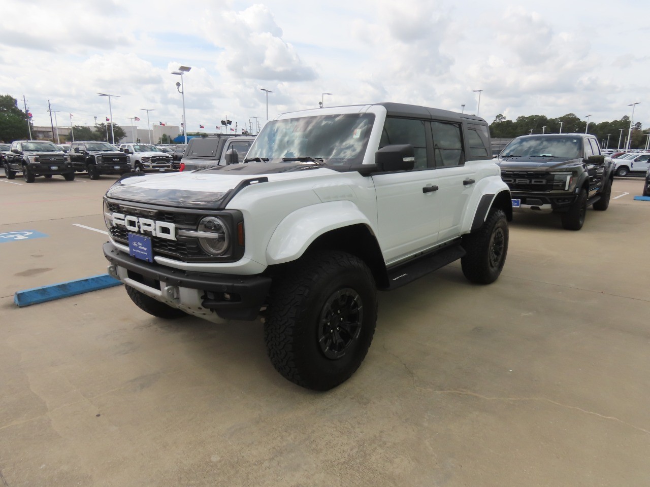 2024 Ford Bronco photo 2 of 30
