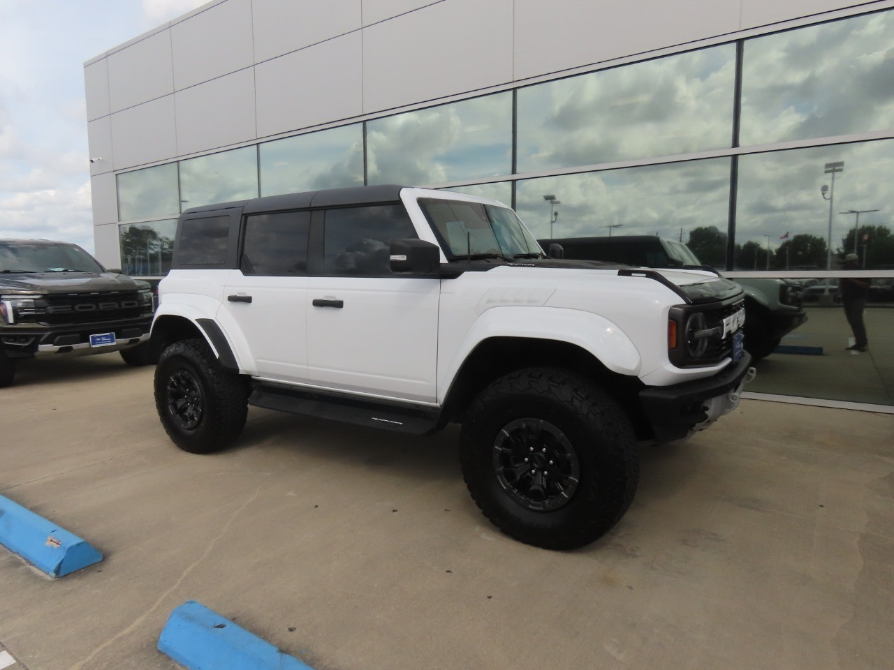 2024 Ford Bronco photo 6 of 30