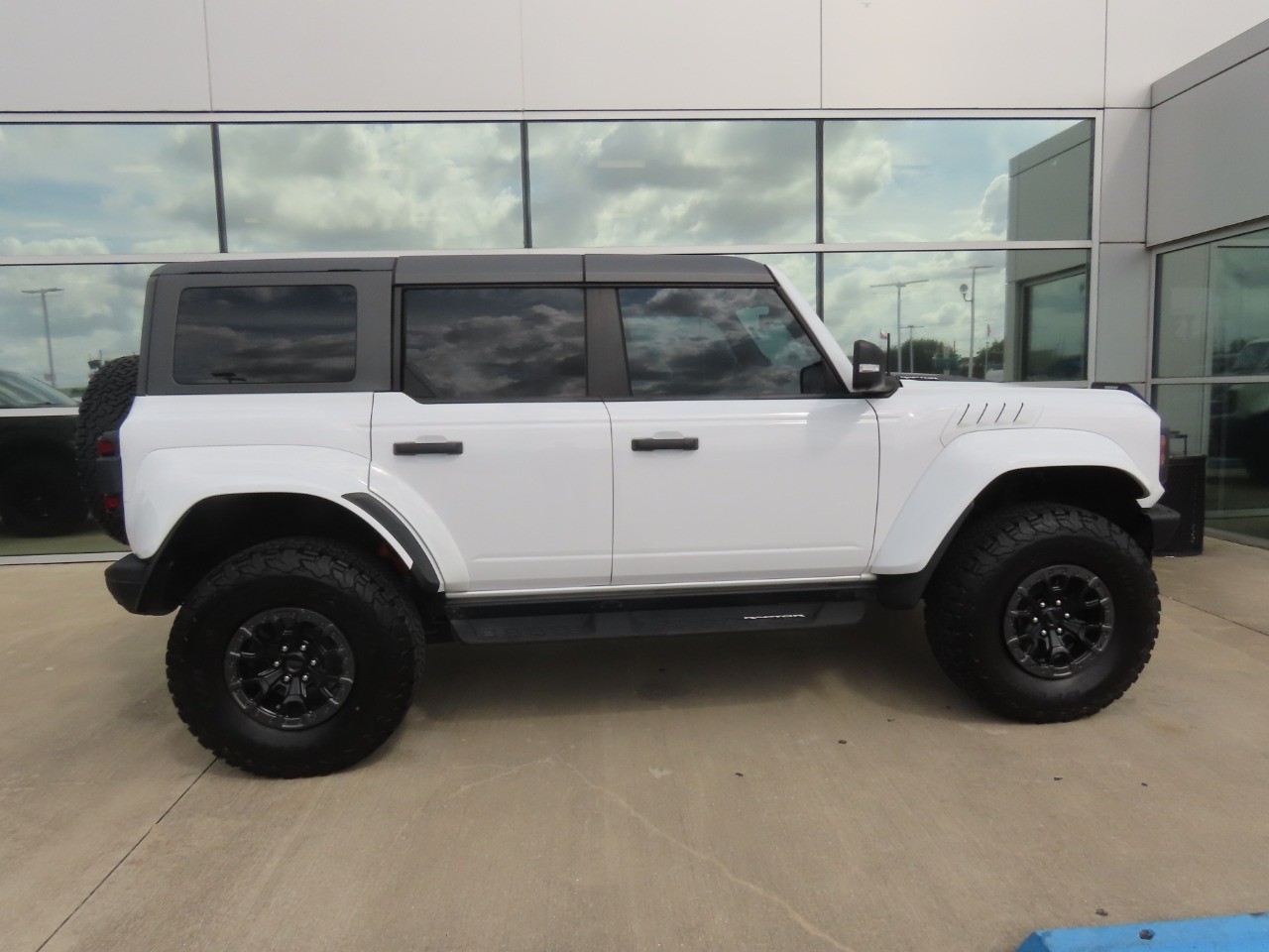 2024 Ford Bronco photo 8 of 30