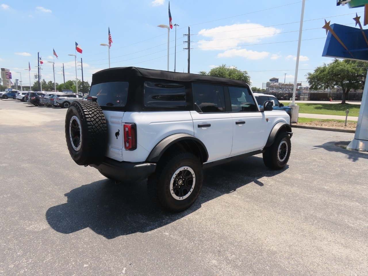 2023 Ford Bronco Badlands Oxford White at Planet Ford