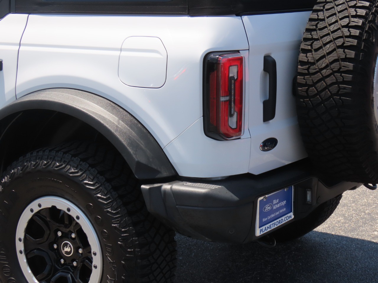 2023 Ford Bronco Badlands Oxford White at Planet Ford