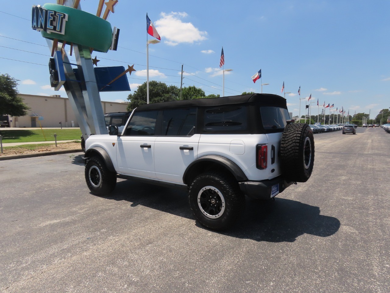 2023 Ford Bronco Badlands Oxford White at Planet Ford