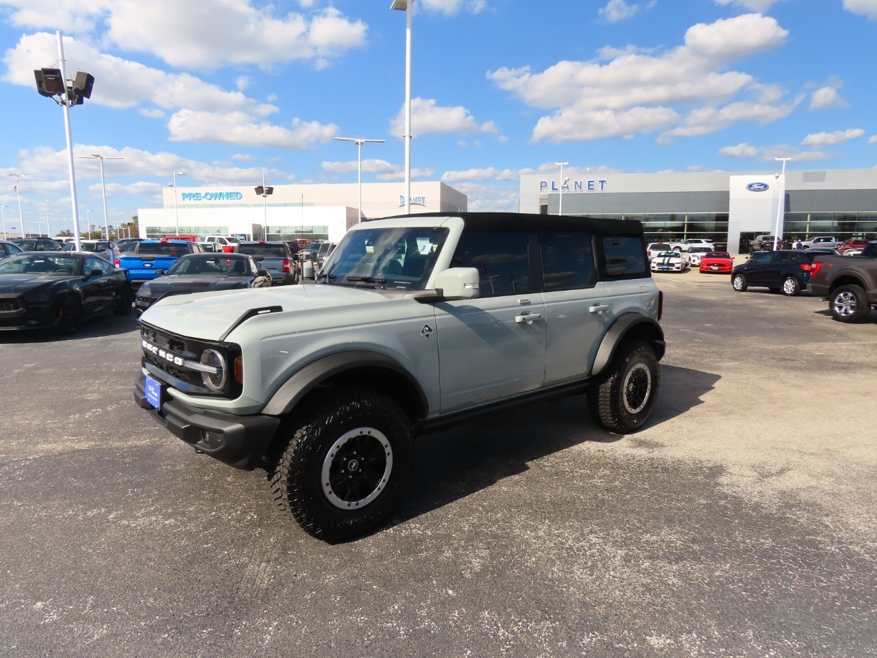 2023 Ford Bronco Outer Banks - 1