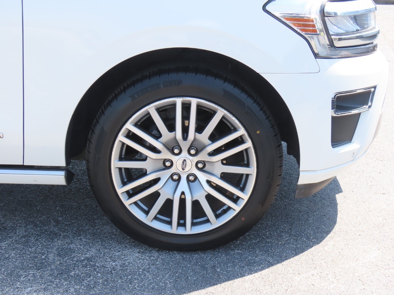 2022 Ford Expedition Platinum Star White at Planet Ford