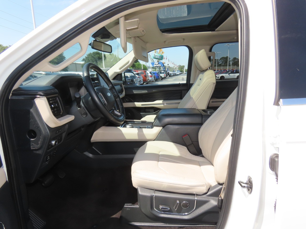 2022 Ford Expedition Platinum Star White at Planet Ford