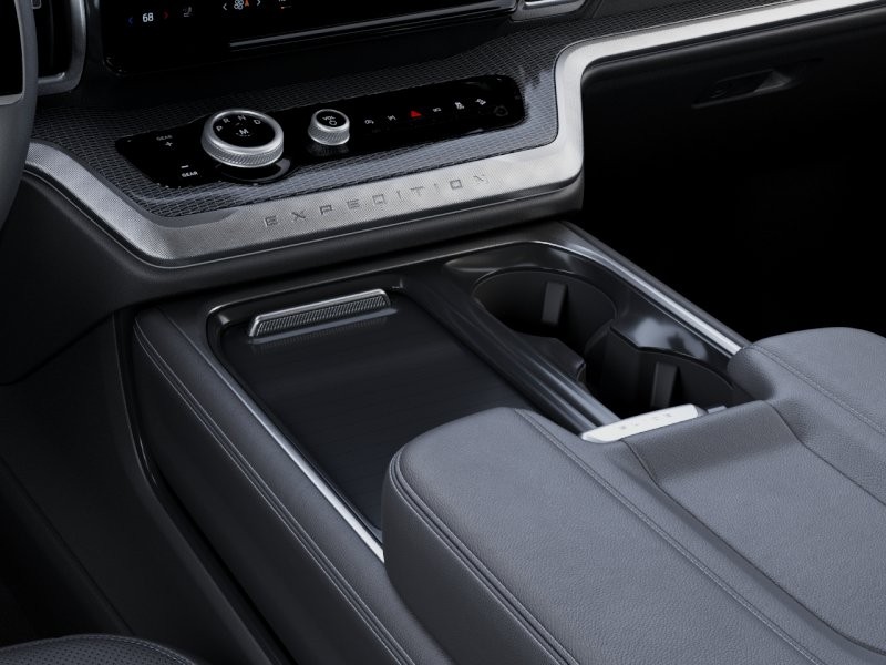 2027 Ford Expedition photo 17 of 25