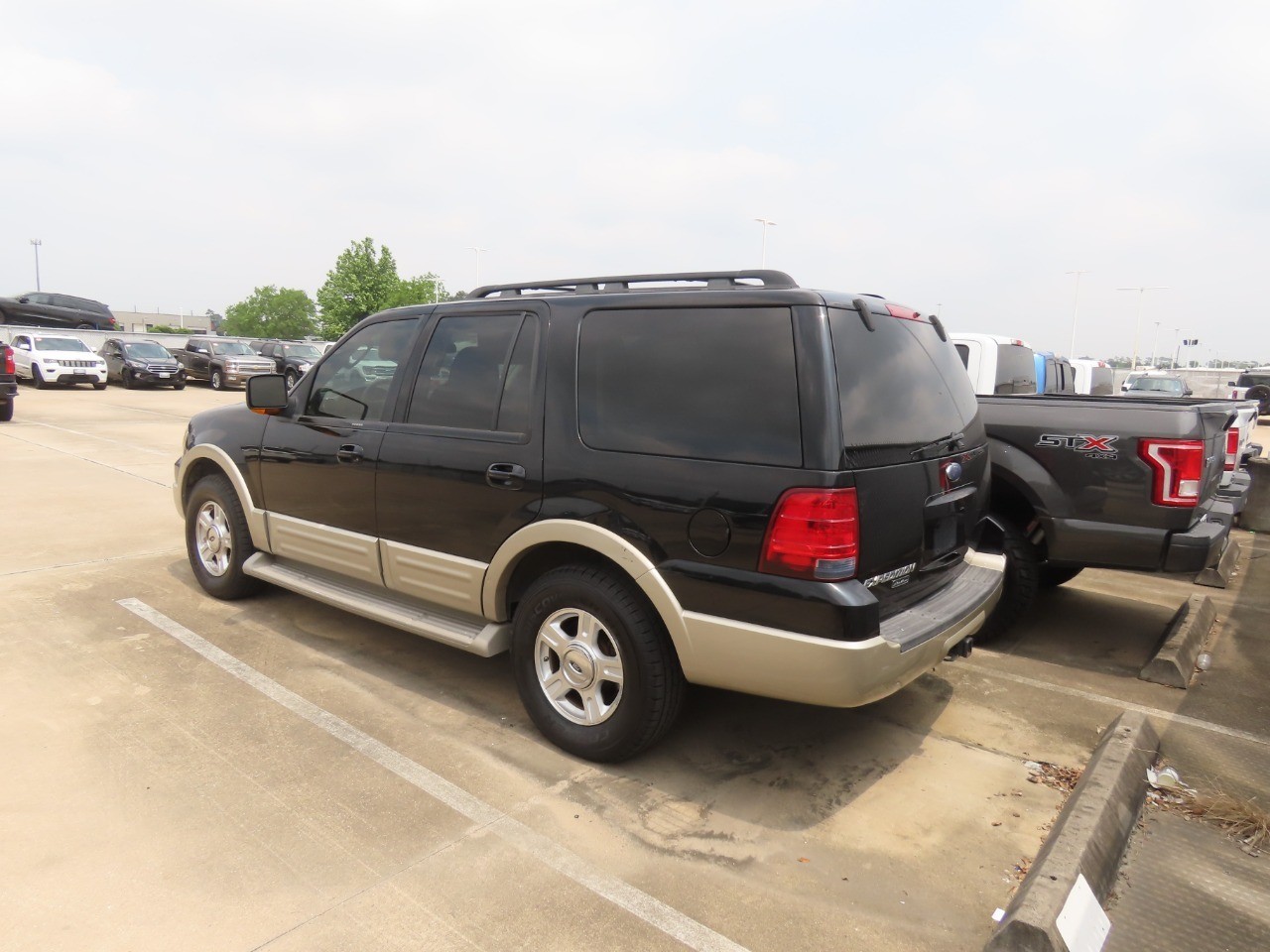 used 2005 Ford Expedition car, priced at $6,999