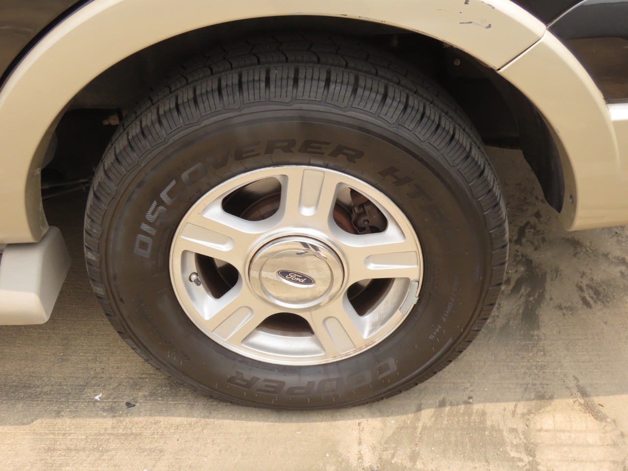 used 2005 Ford Expedition car, priced at $6,999
