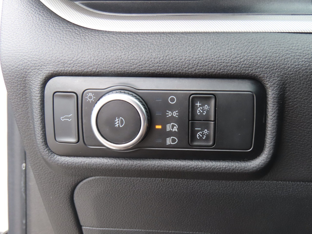 2023 Ford Explorer XLT Star White Metallic Tri-Coat at Planet Ford