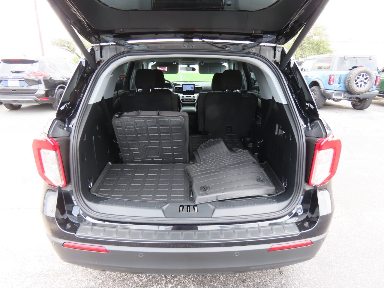 used 2024 Ford Explorer car, priced at $32,999