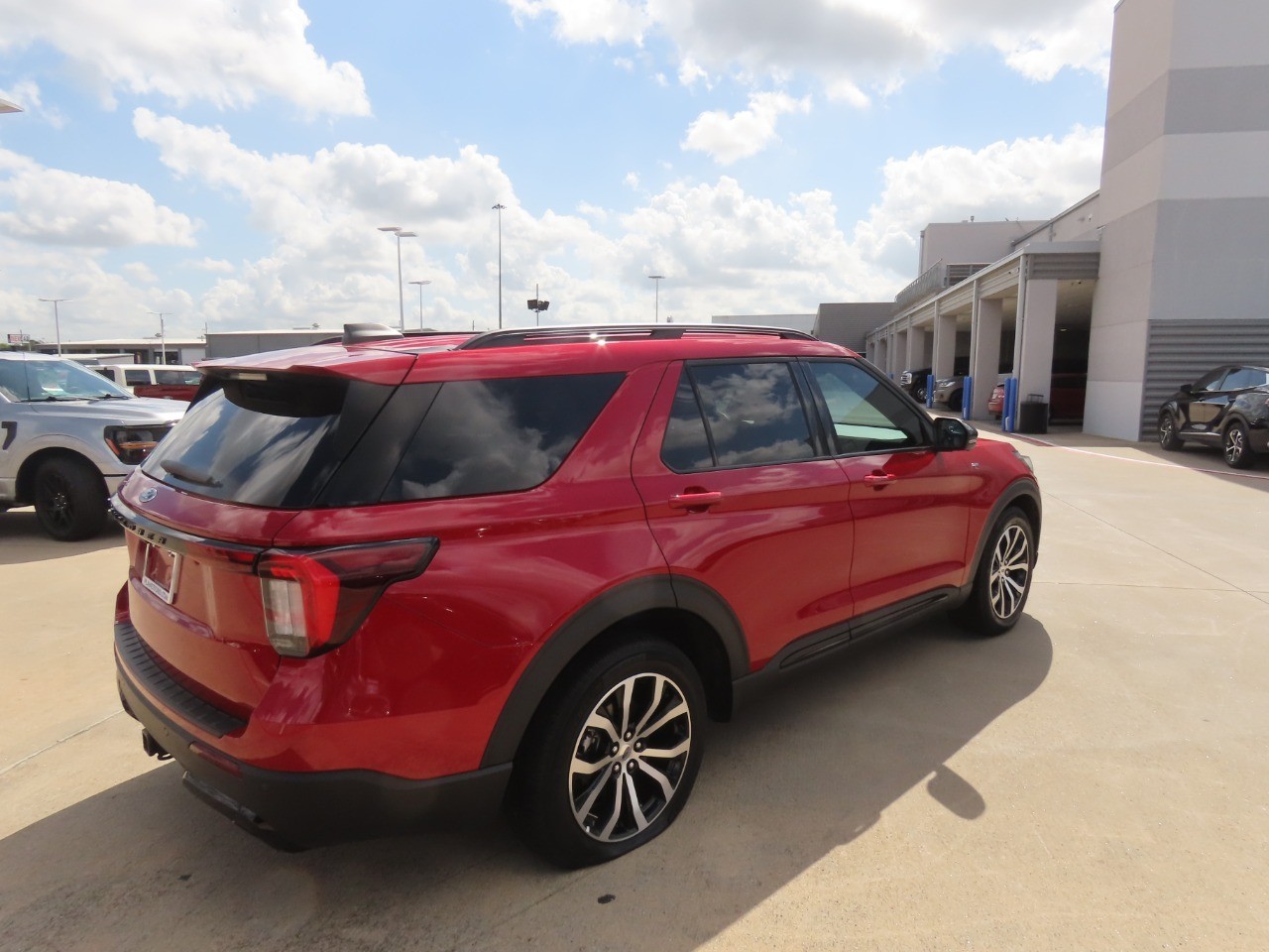 2025 Ford Explorer ST-Line - 9