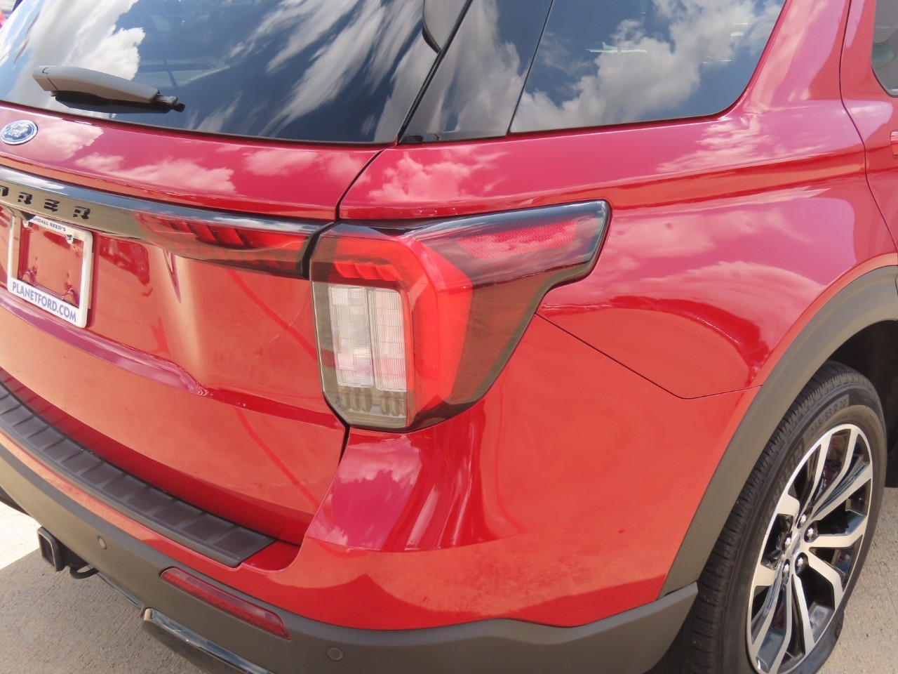 2025 Ford Explorer ST-Line - 10