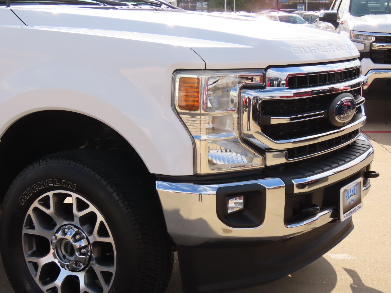 2022 Ford Super Duty F-250 SRW LARIAT Oxford White at Planet Ford