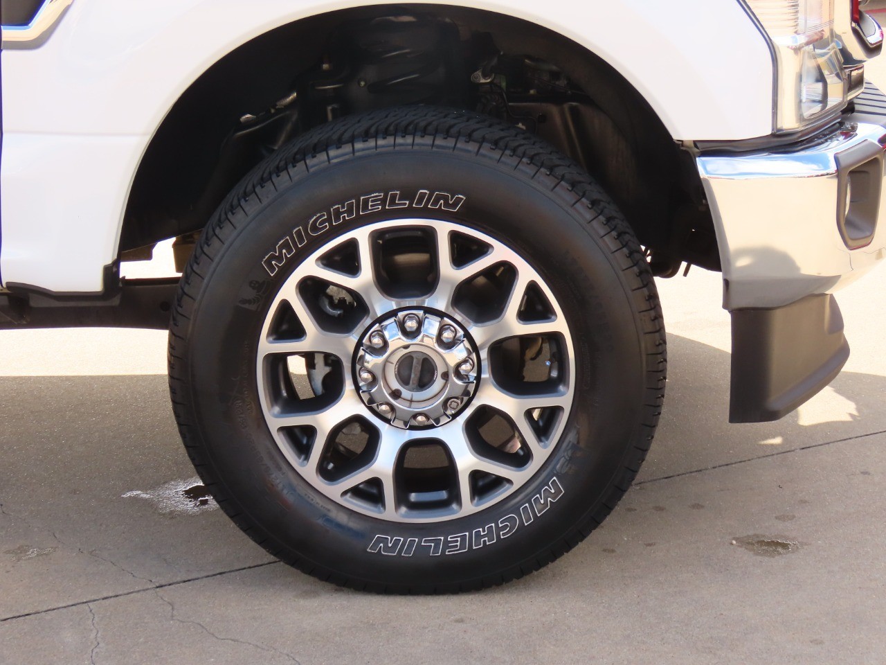 2022 Ford Super Duty F-250 SRW LARIAT Oxford White at Planet Ford