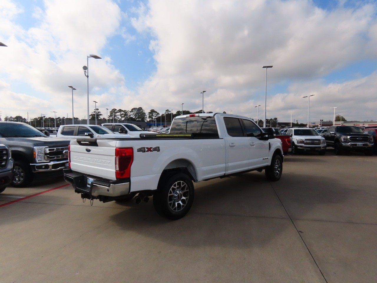 2022 Ford Super Duty F-250 SRW LARIAT Oxford White at Planet Ford