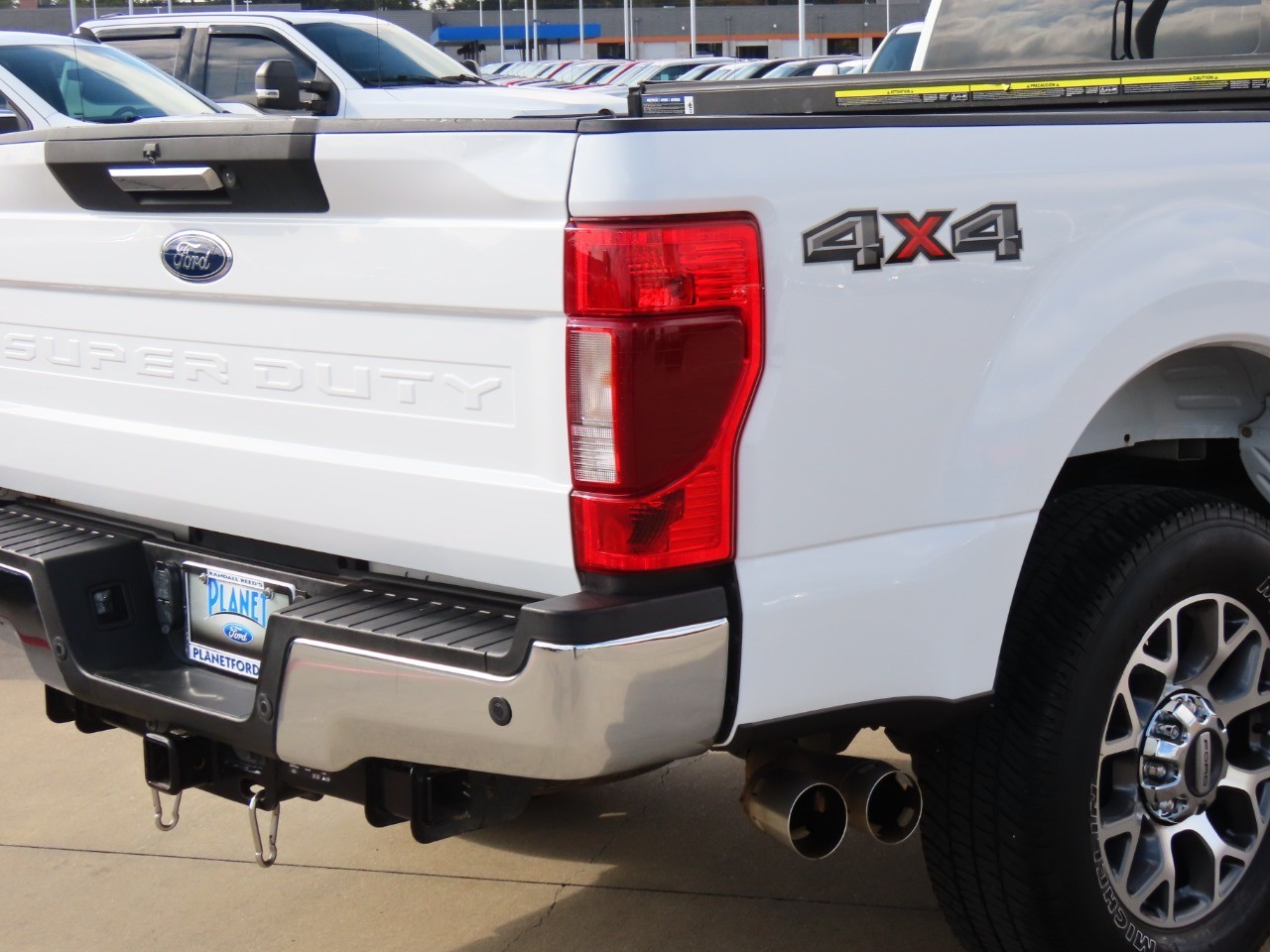 2022 Ford Super Duty F-250 SRW LARIAT Oxford White at Planet Ford