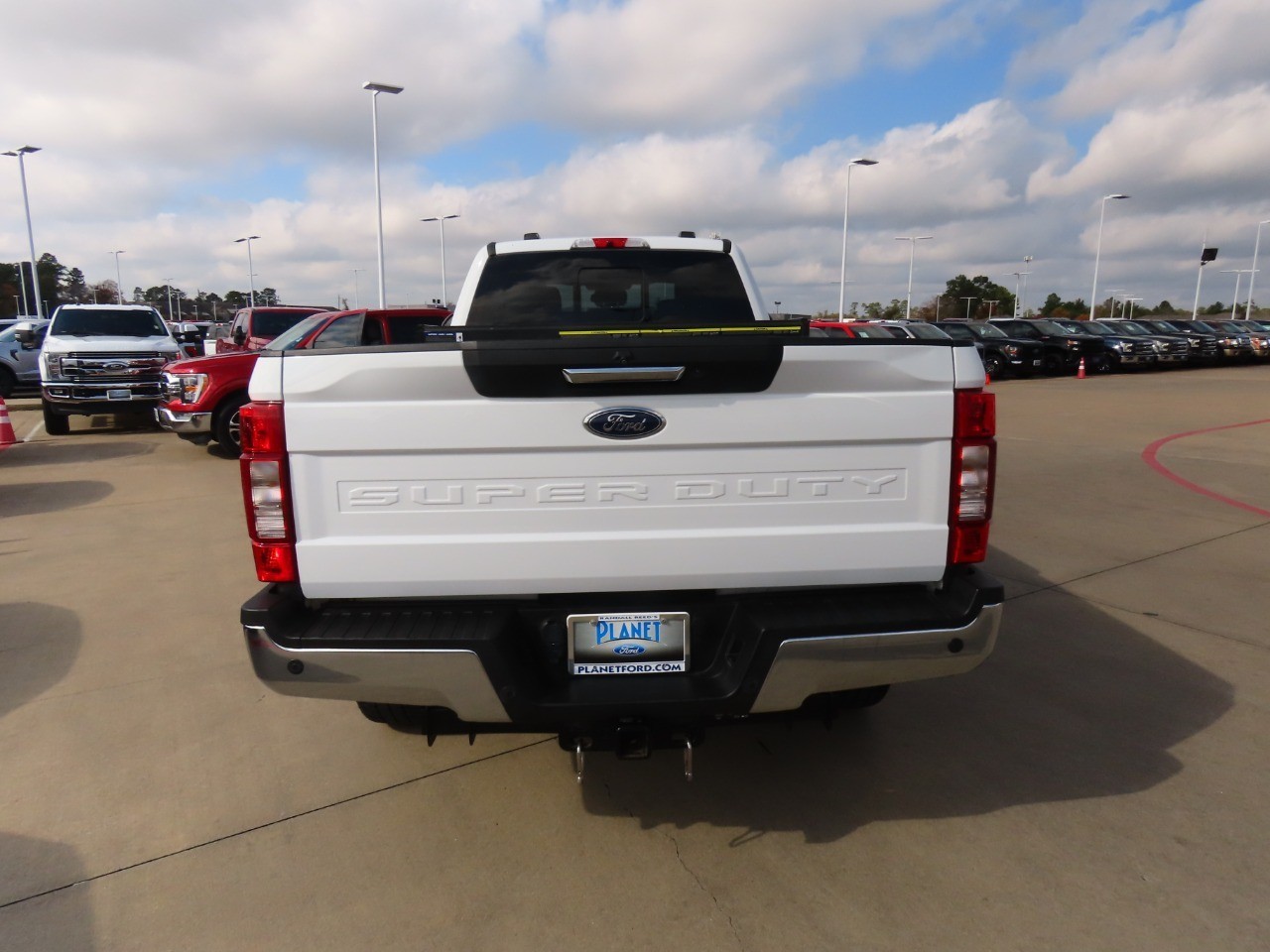 2022 Ford Super Duty F-250 SRW LARIAT Oxford White at Planet Ford