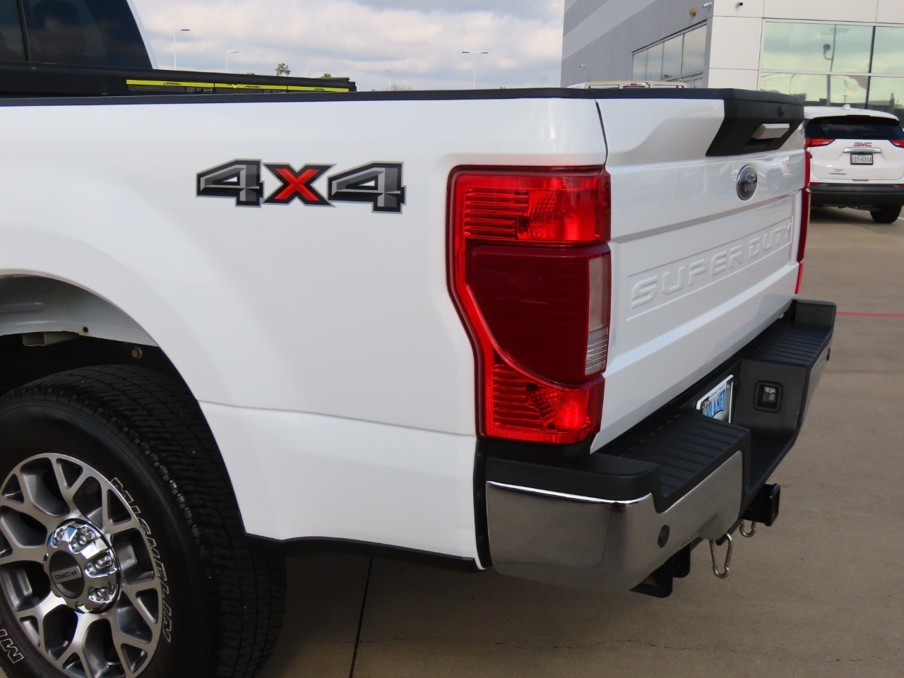 2022 Ford Super Duty F-250 SRW LARIAT Oxford White at Planet Ford