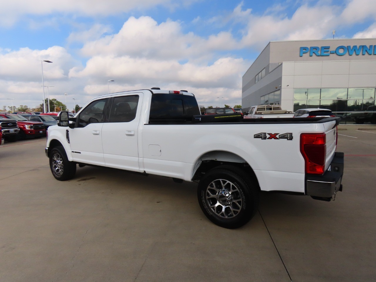 2022 Ford Super Duty F-250 SRW LARIAT Oxford White at Planet Ford