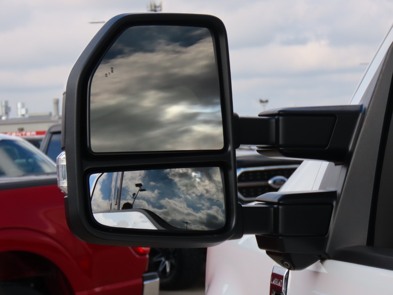 2022 Ford Super Duty F-250 SRW LARIAT Oxford White at Planet Ford