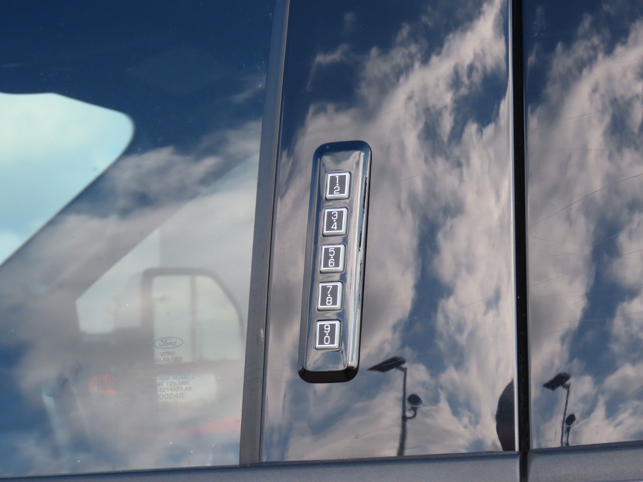 2022 Ford Super Duty F-250 SRW LARIAT Oxford White at Planet Ford