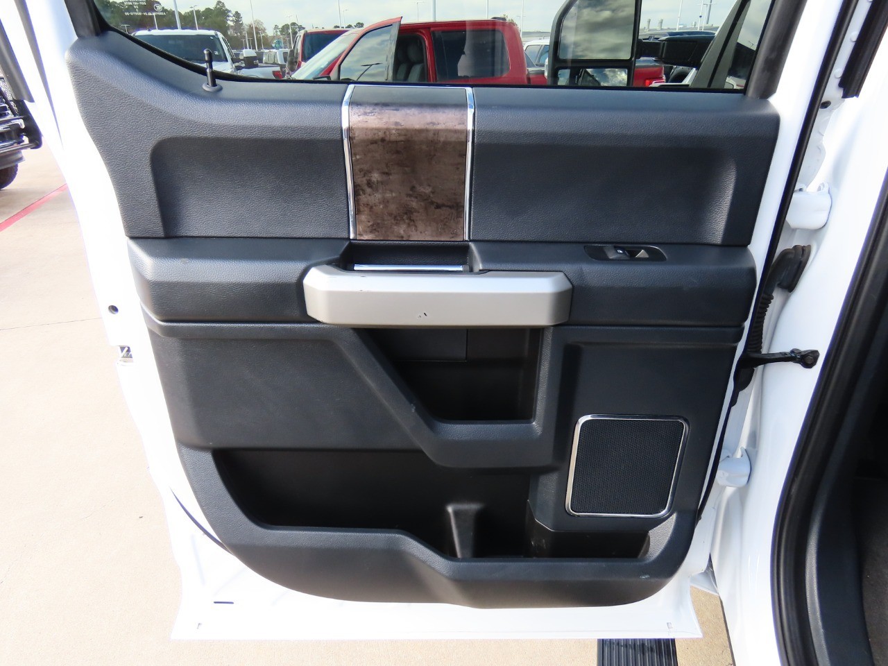 2022 Ford Super Duty F-250 SRW LARIAT Oxford White at Planet Ford