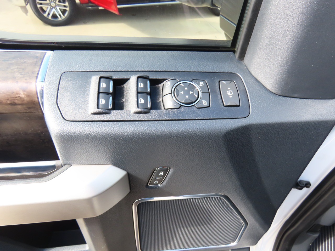 2022 Ford Super Duty F-250 SRW LARIAT Oxford White at Planet Ford