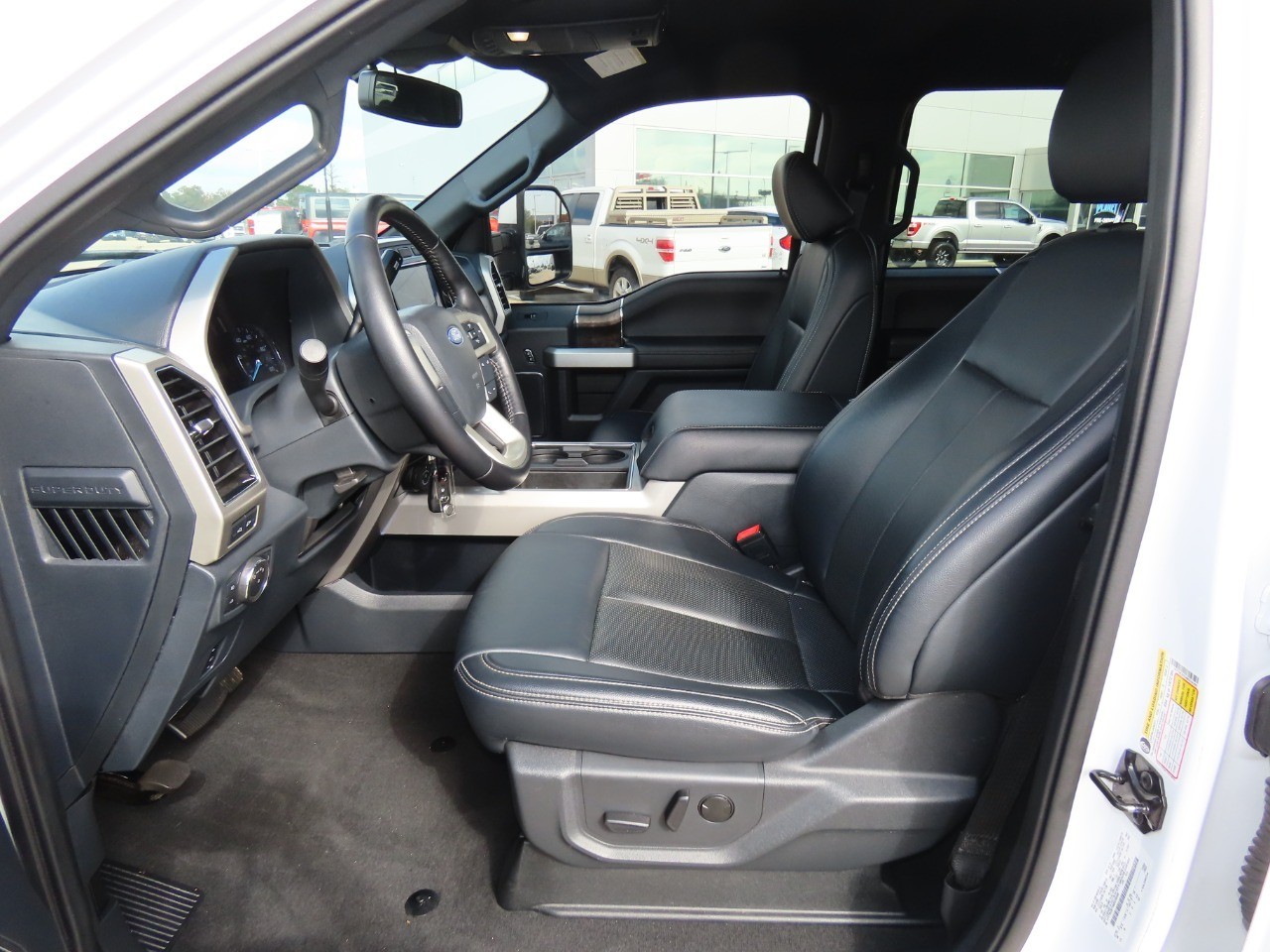 2022 Ford Super Duty F-250 SRW LARIAT Oxford White at Planet Ford