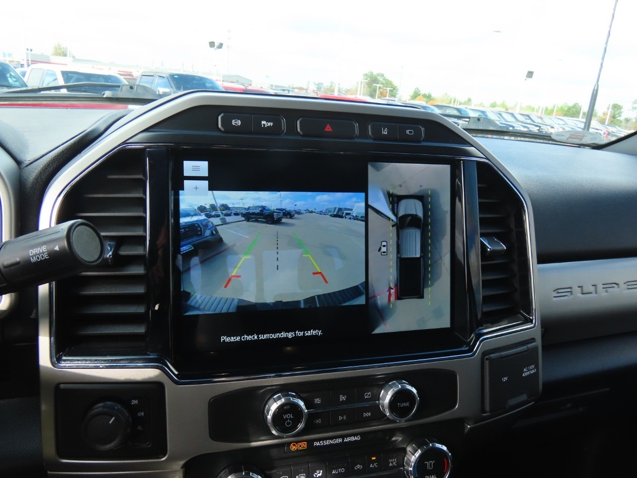 2022 Ford Super Duty F-250 SRW LARIAT Oxford White at Planet Ford