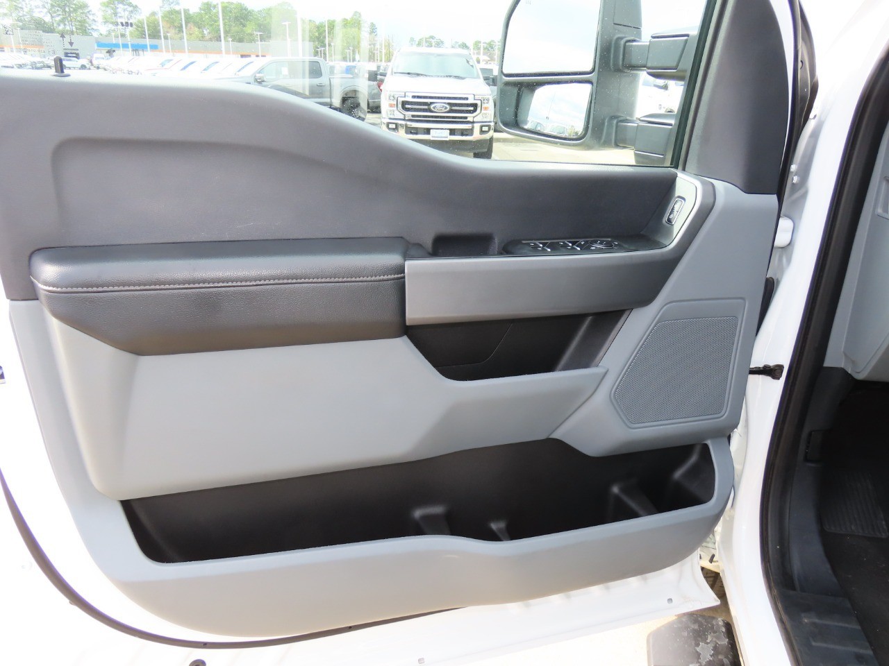 2024 Ford Super Duty F-250 SRW XLT Oxford White at Planet Ford