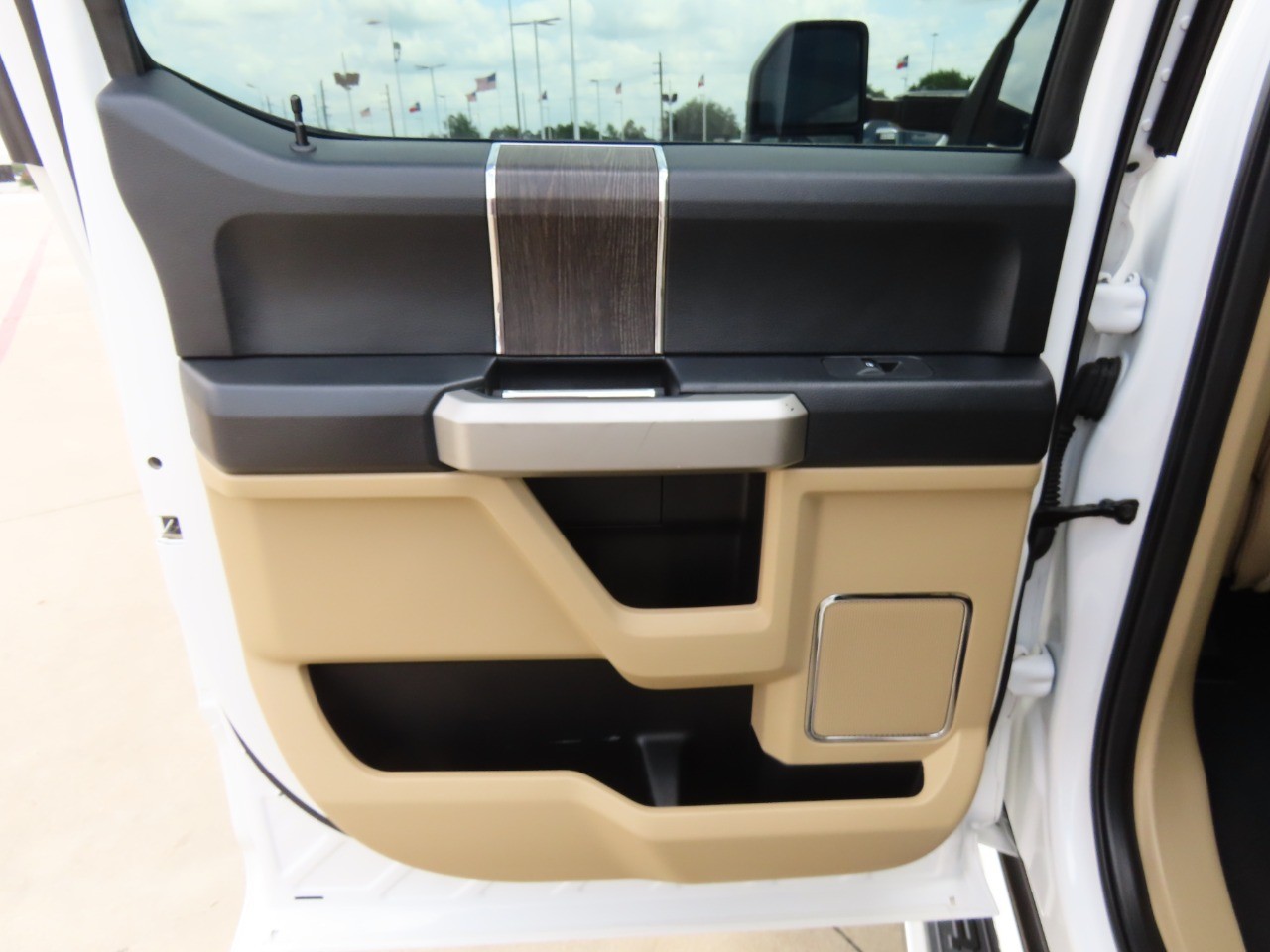 2021 Ford Super Duty F-250 SRW LARIAT Star White Metallic Tri-Coat at Planet Ford