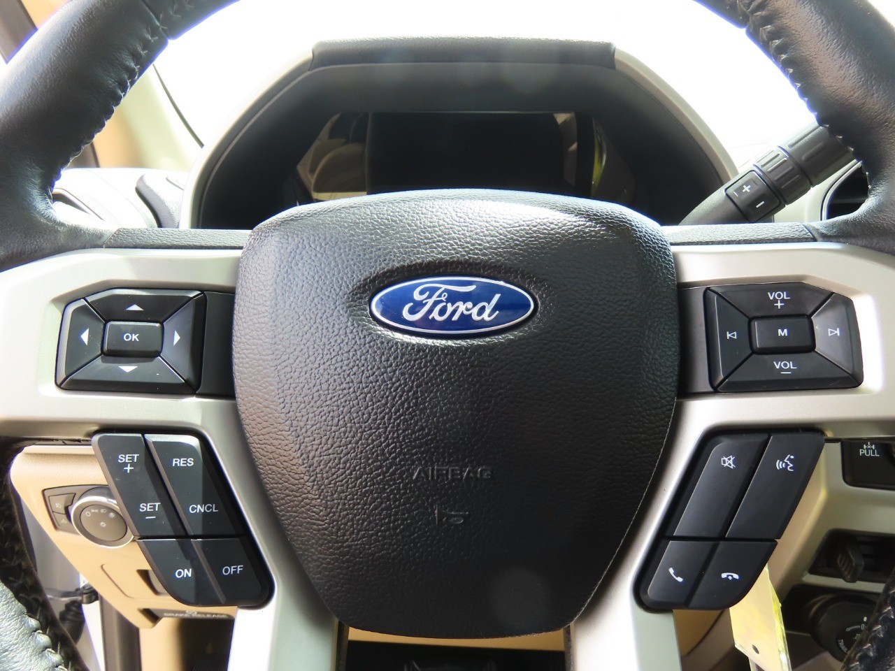 2021 Ford Super Duty F-250 SRW LARIAT Star White Metallic Tri-Coat at Planet Ford