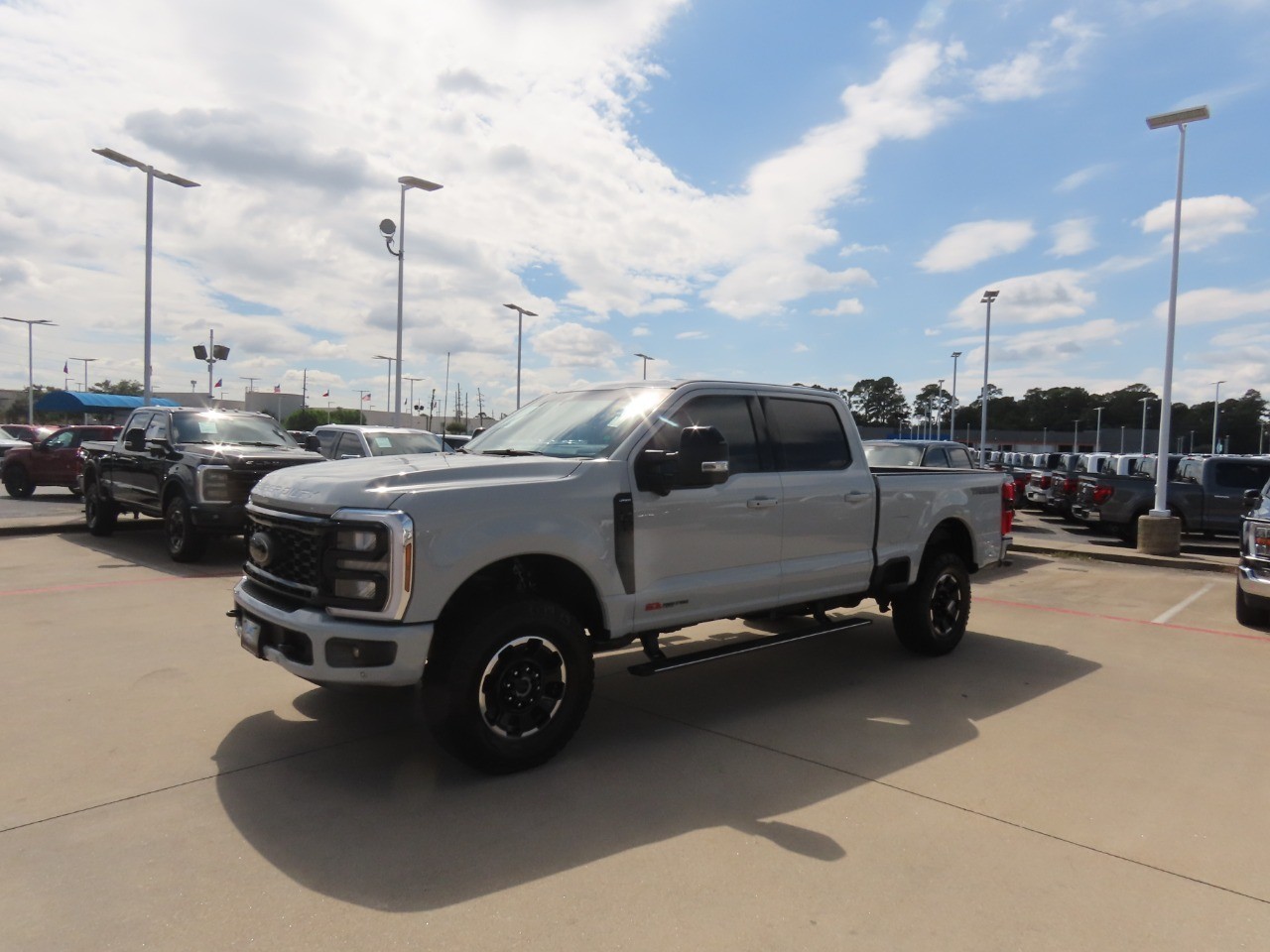 2025 Ford Super Duty F-250 SRW photo 2 of 32
