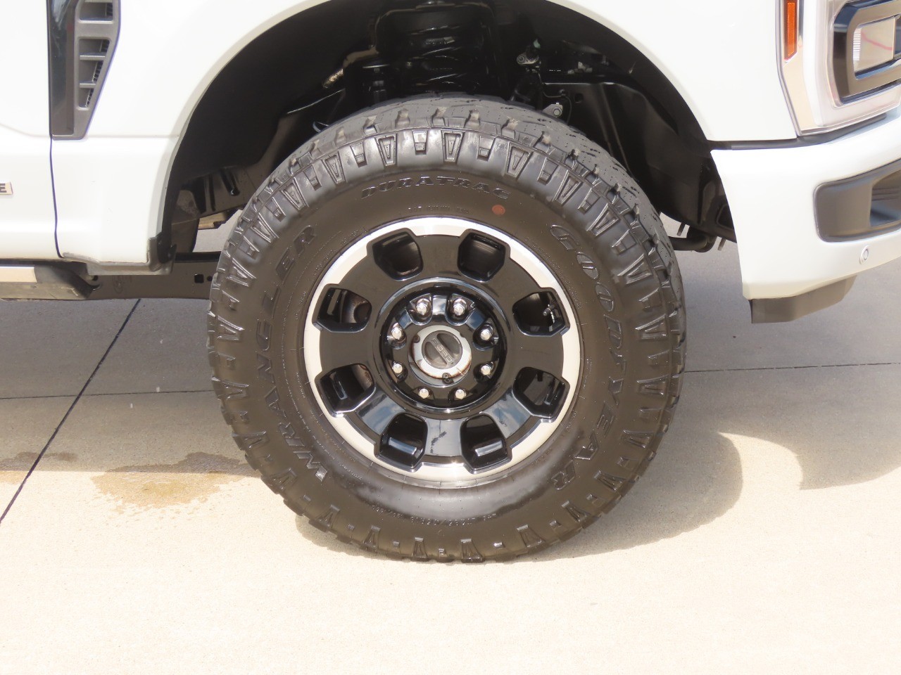 2025 Ford Super Duty F-250 SRW photo 9 of 32