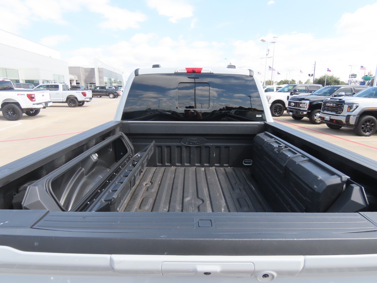 2025 Ford Super Duty F-250 SRW photo 14 of 32