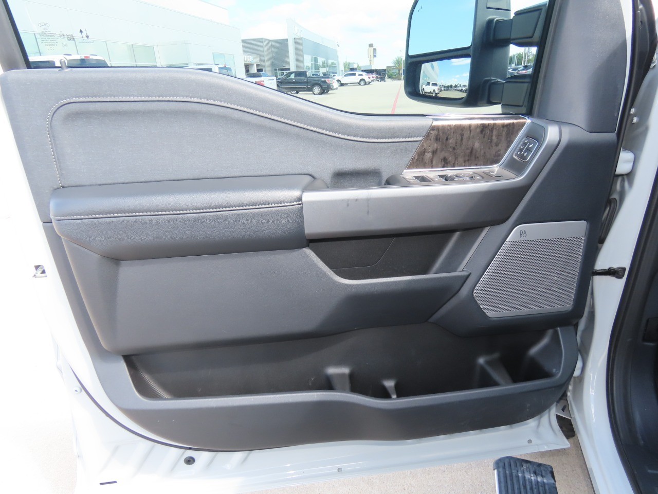 2025 Ford Super Duty F-250 SRW photo 24 of 32