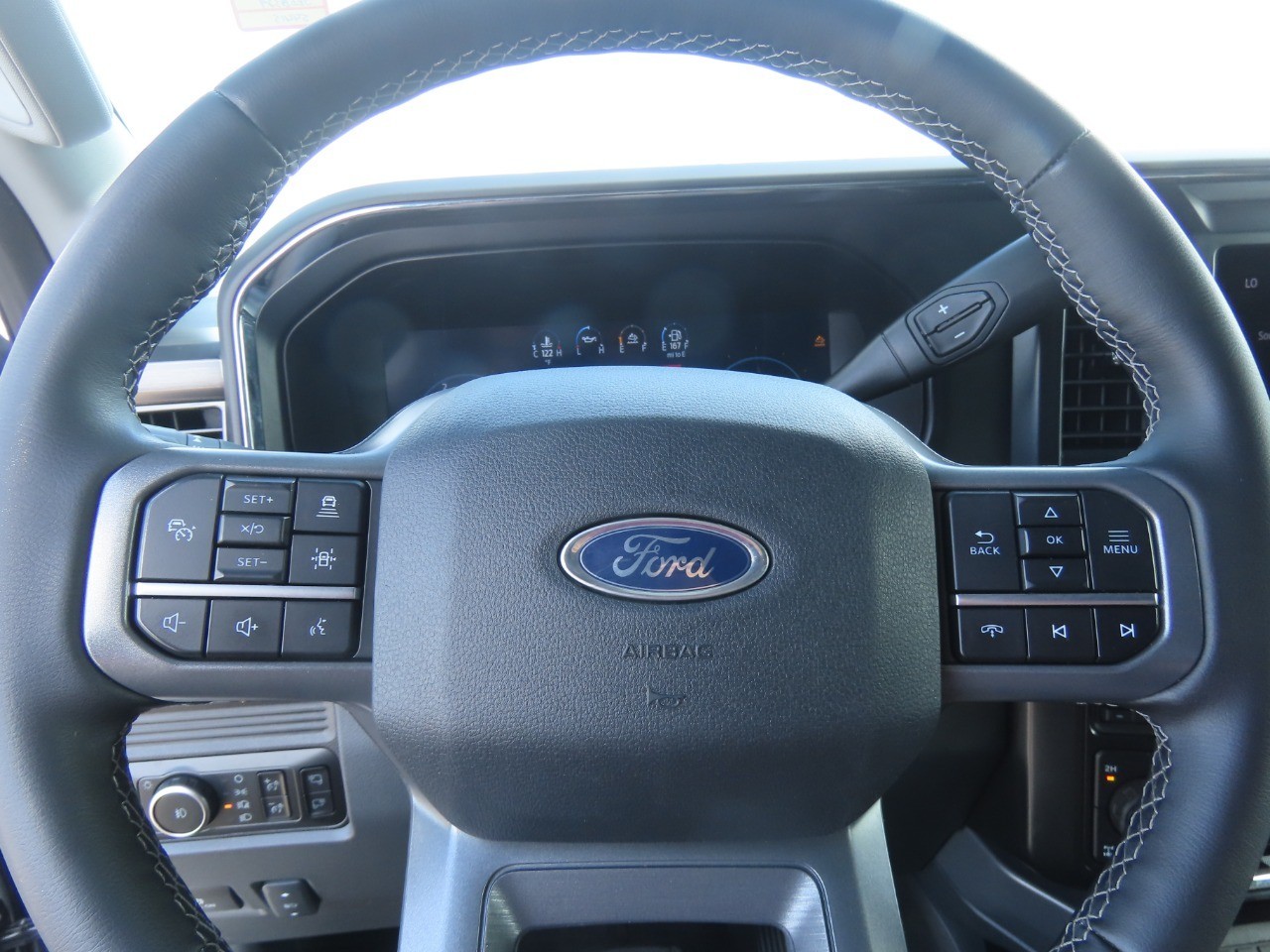 2025 Ford Super Duty F-250 SRW photo 27 of 32