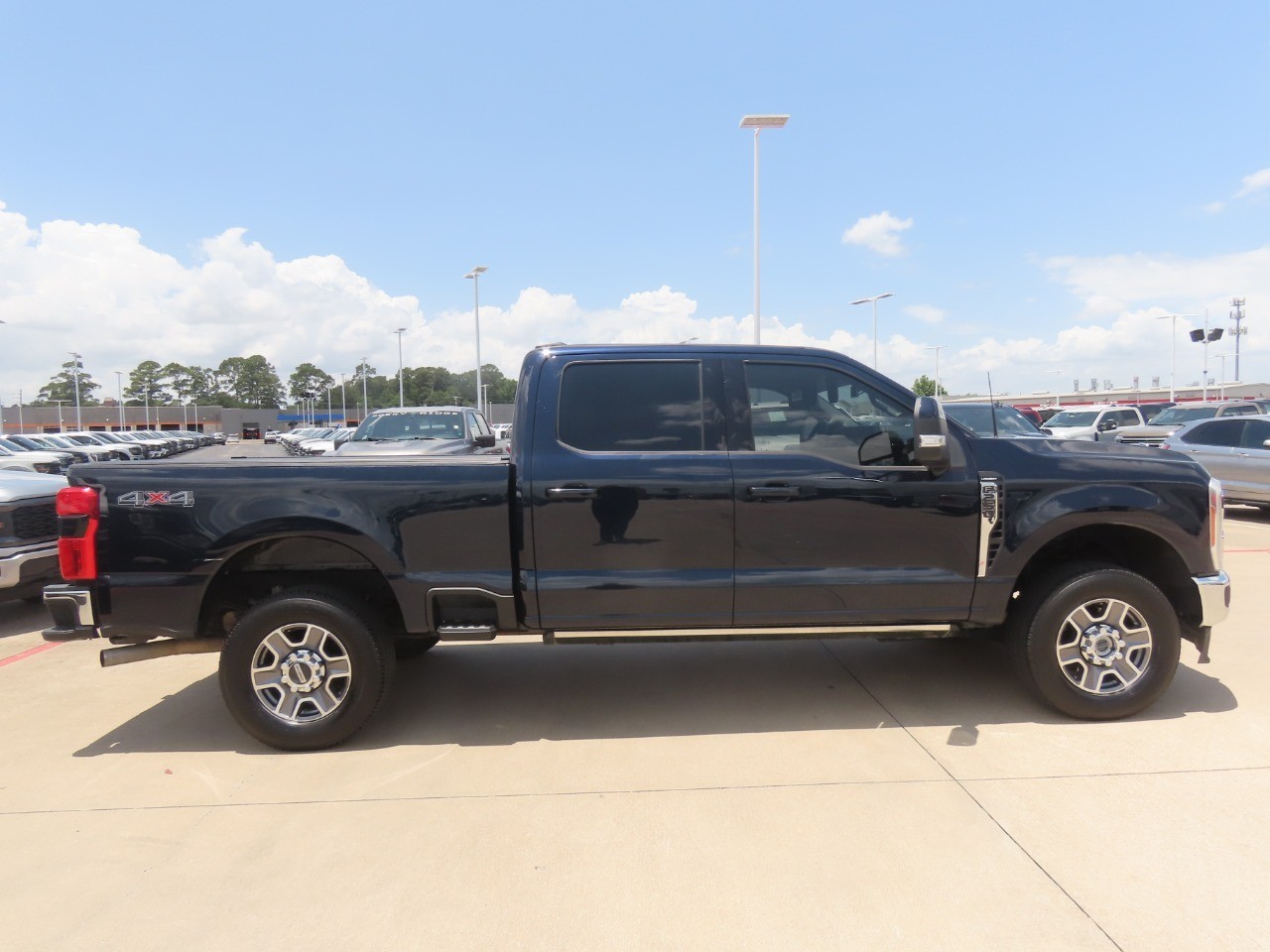 2023 Ford Super Duty F-250 SRW LARIAT - 9