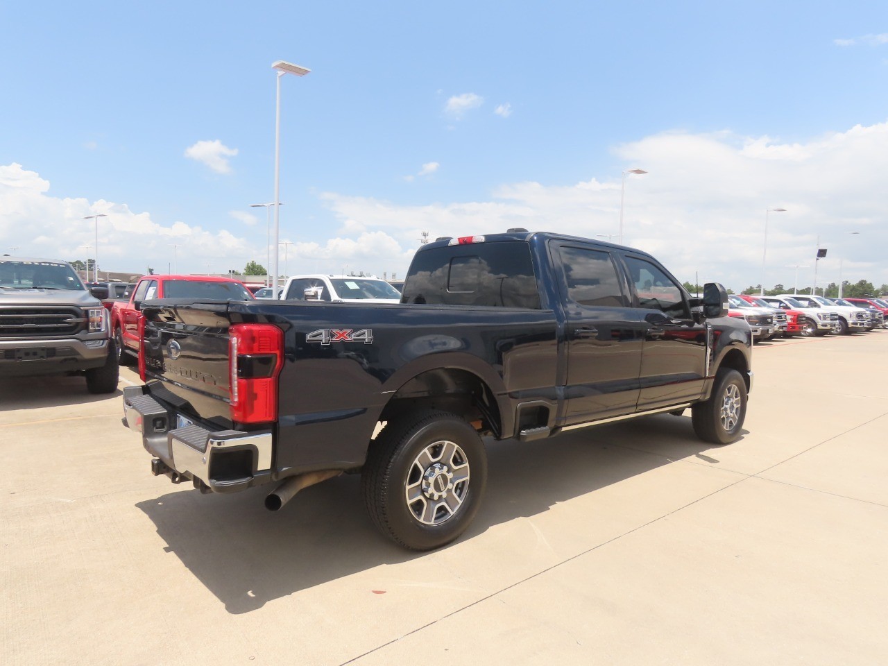 2023 Ford Super Duty F-250 SRW LARIAT - 10