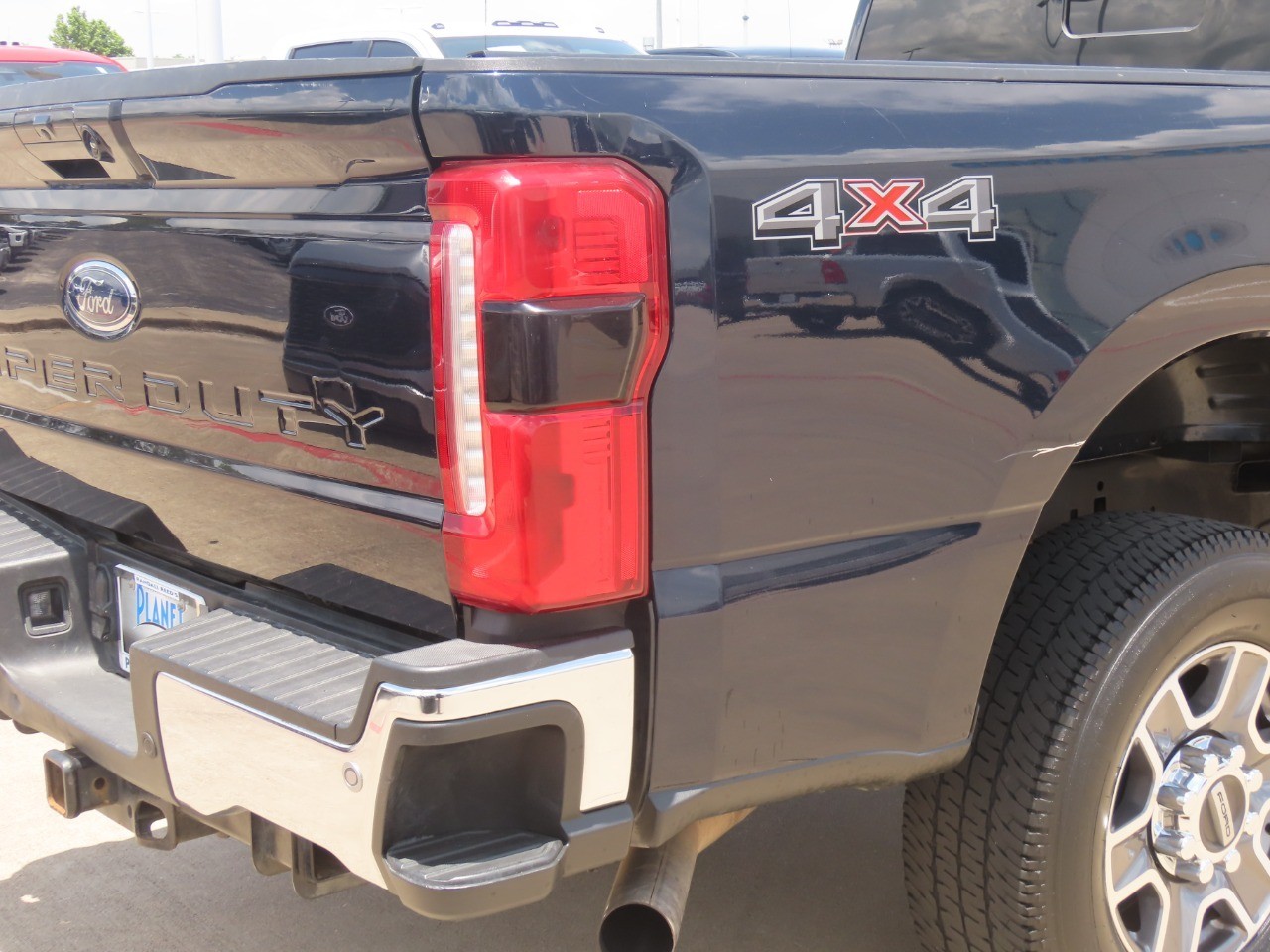 2023 Ford Super Duty F-250 SRW LARIAT - 11