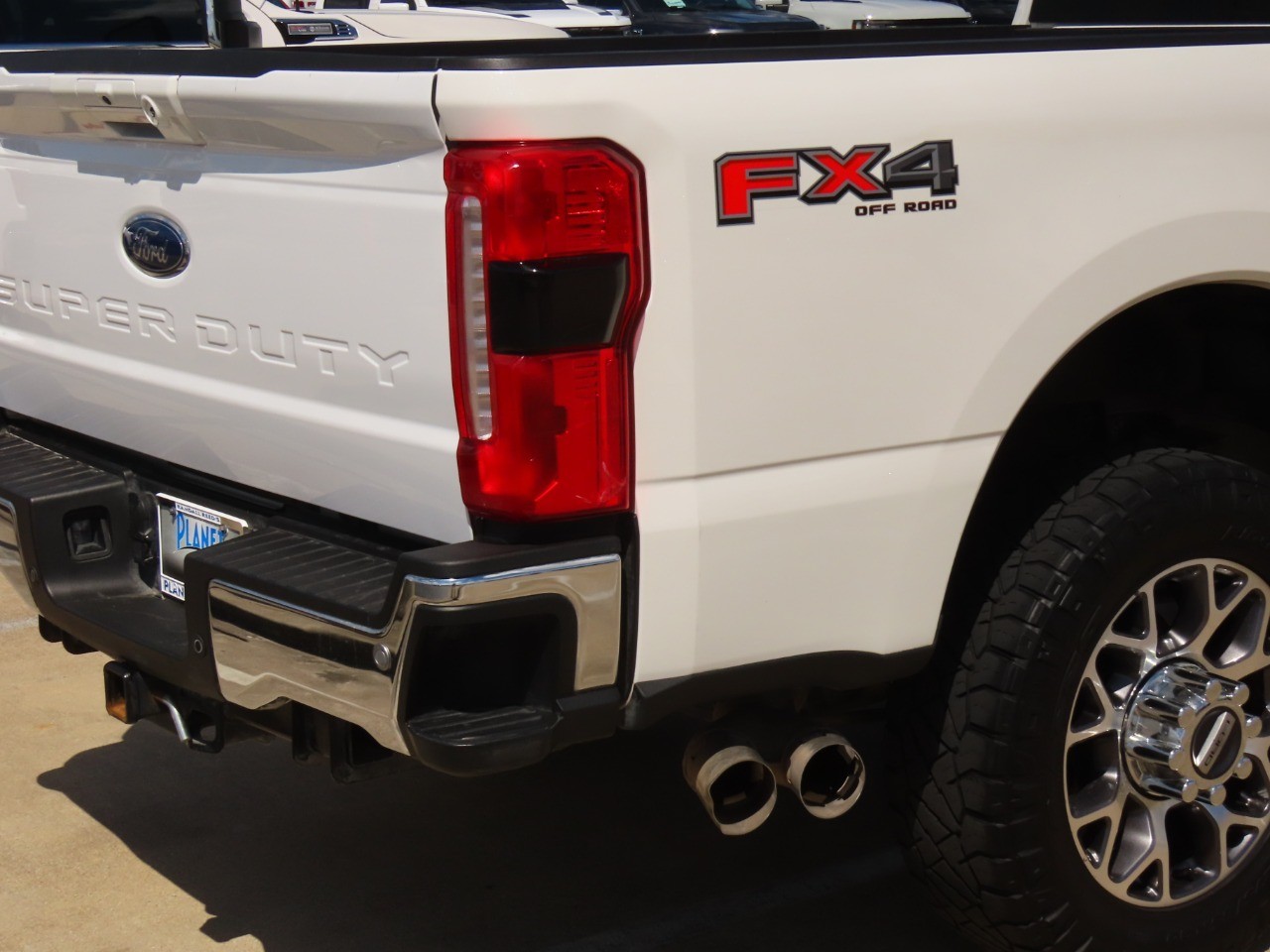 2024 Ford Super Duty F-250 SRW LARIAT - 11