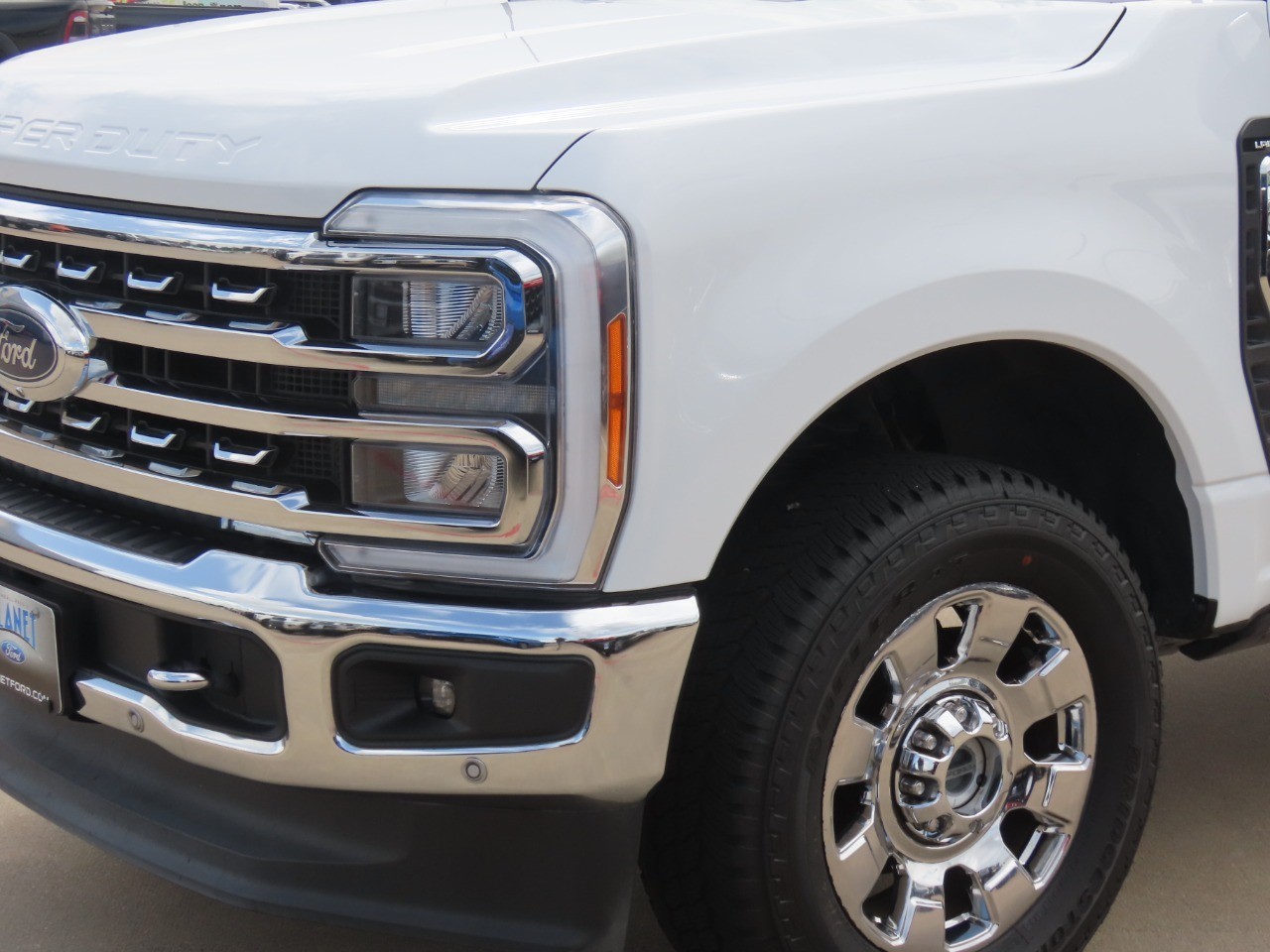 2023 Ford Super Duty F-250 SRW LARIAT Oxford White at Planet Ford