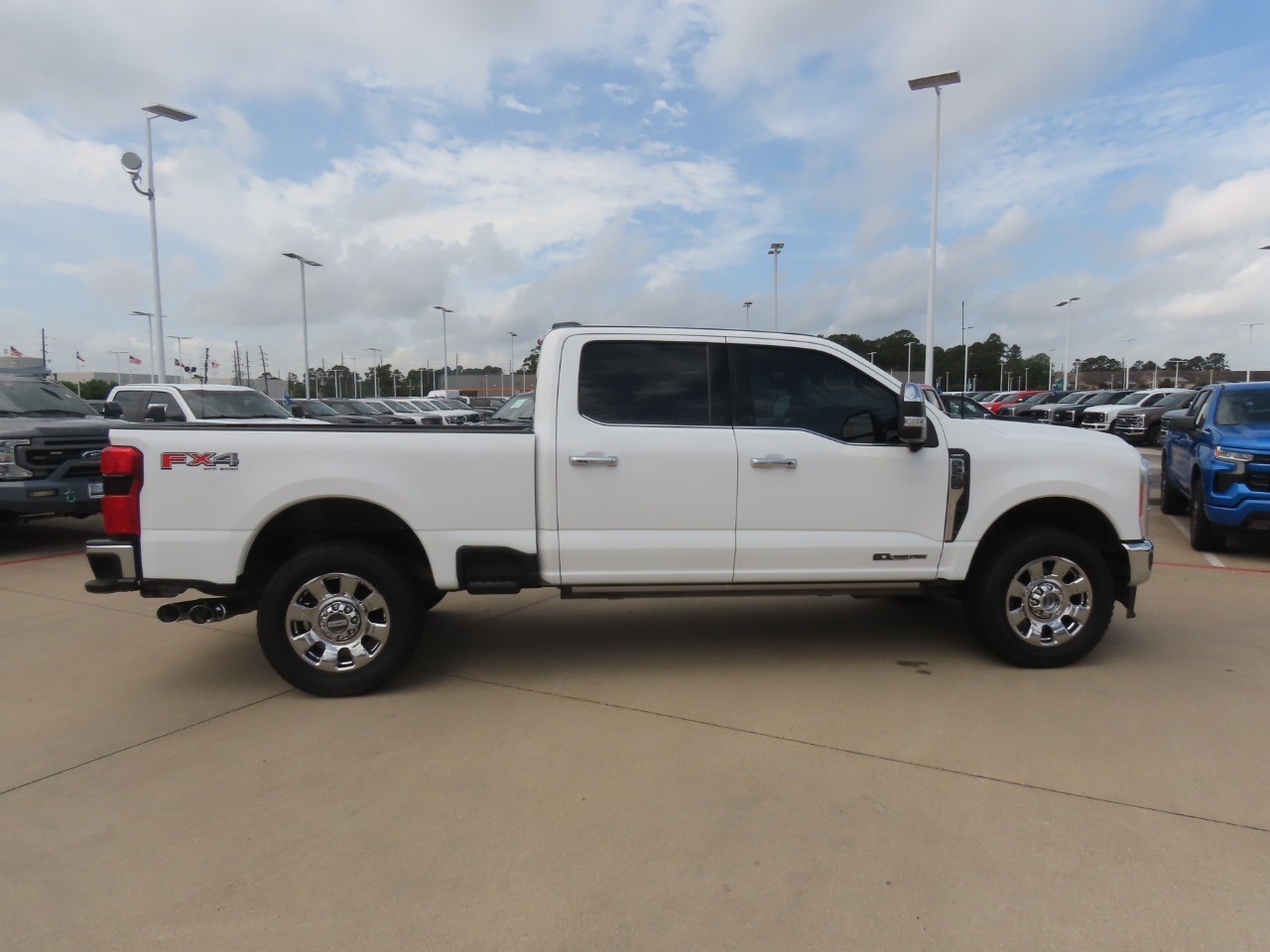2023 Ford Super Duty F-250 SRW LARIAT Oxford White at Planet Ford