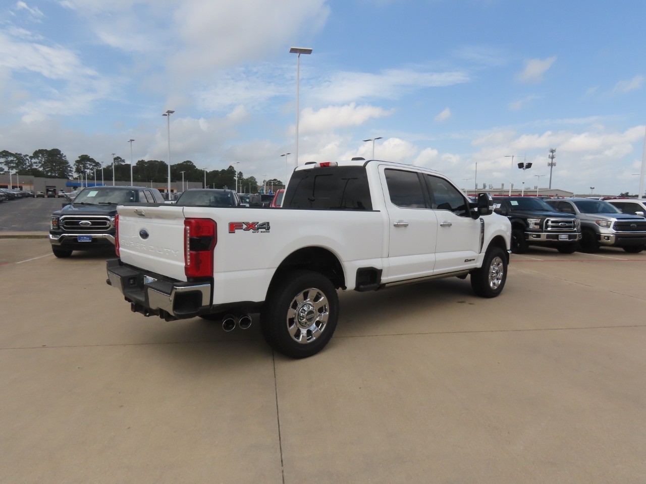 2023 Ford Super Duty F-250 SRW LARIAT Oxford White at Planet Ford
