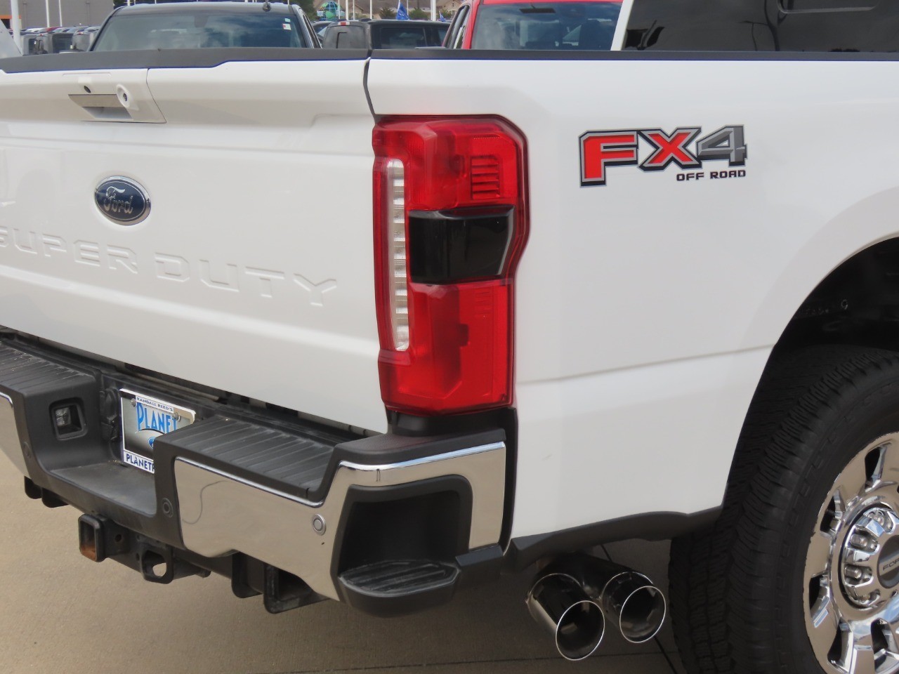 2023 Ford Super Duty F-250 SRW LARIAT Oxford White at Planet Ford