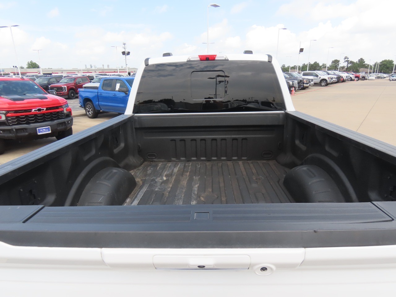 2023 Ford Super Duty F-250 SRW LARIAT Oxford White at Planet Ford