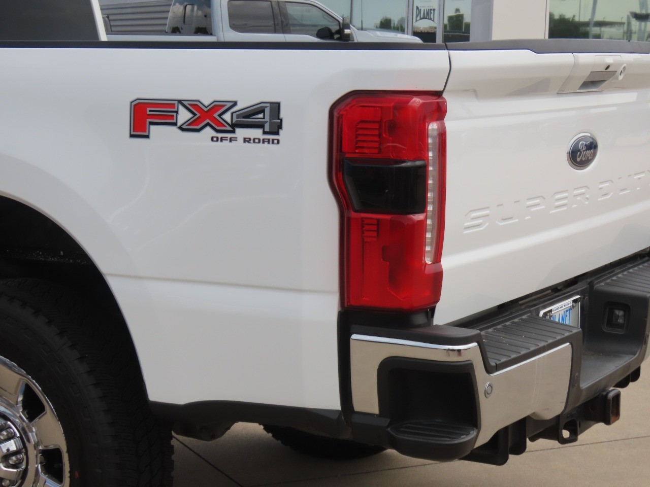 2023 Ford Super Duty F-250 SRW LARIAT Oxford White at Planet Ford