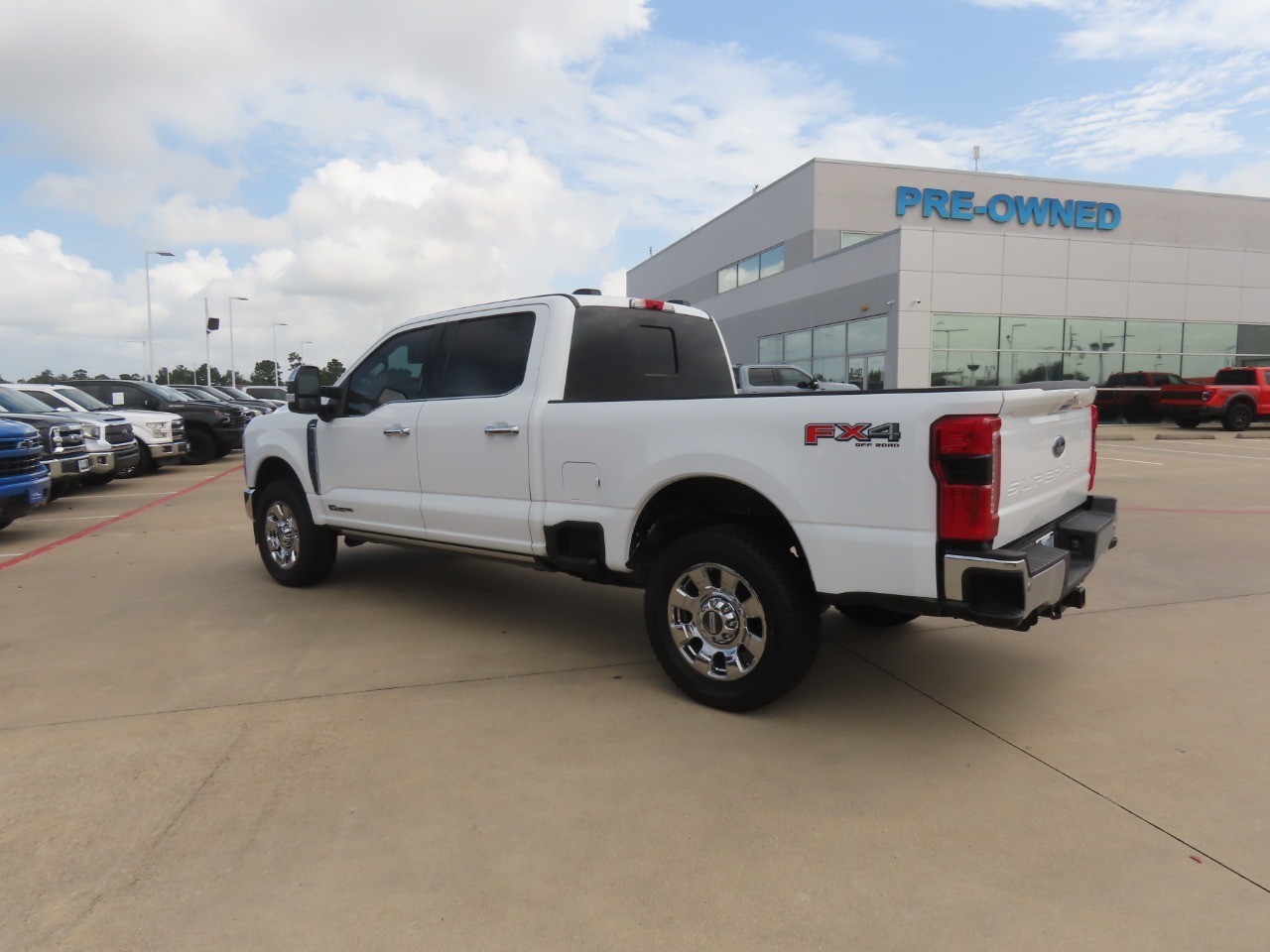 2023 Ford Super Duty F-250 SRW LARIAT Oxford White at Planet Ford