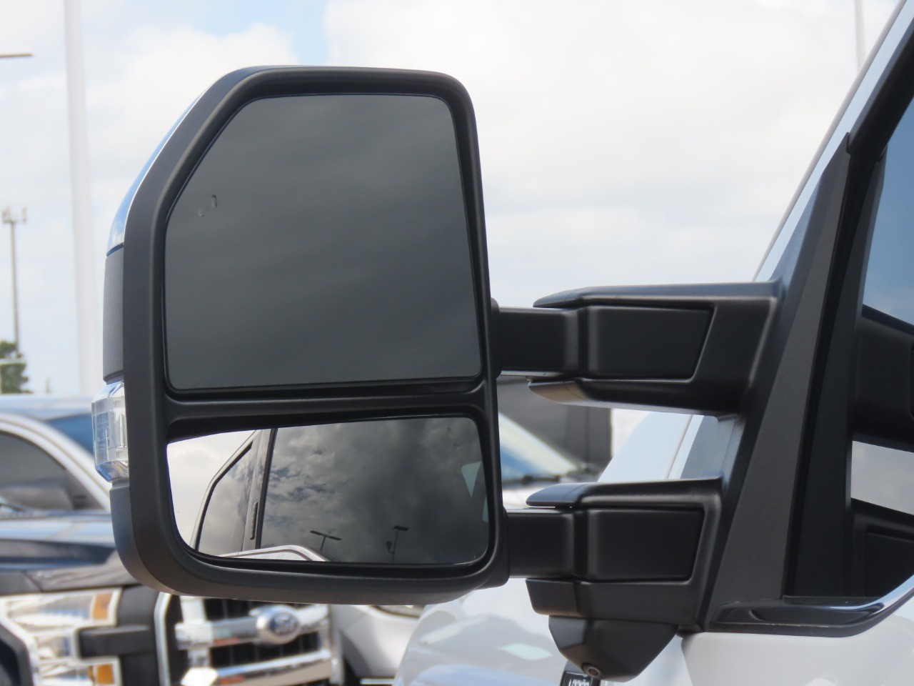 2023 Ford Super Duty F-250 SRW LARIAT Oxford White at Planet Ford