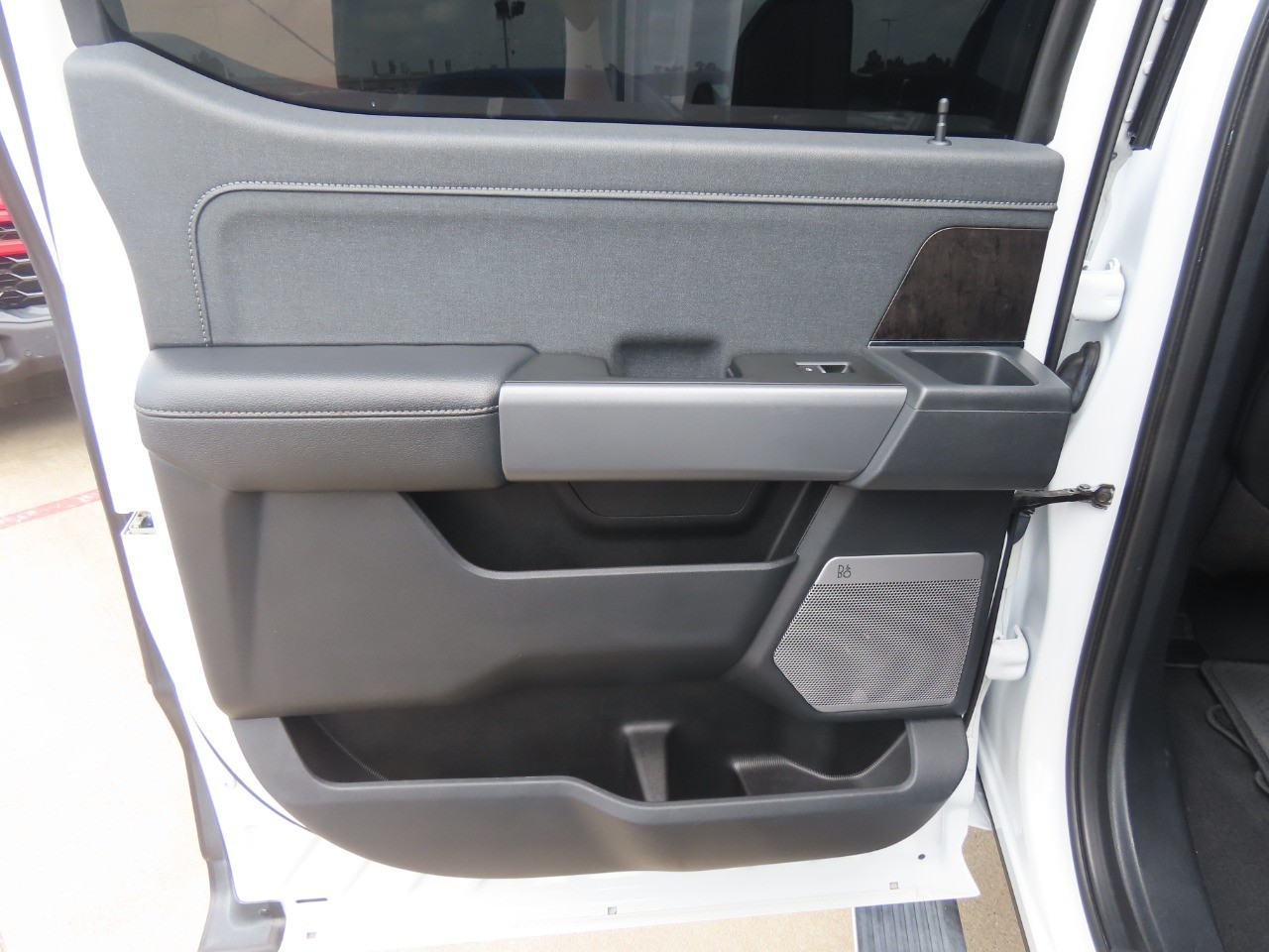 2023 Ford Super Duty F-250 SRW LARIAT Oxford White at Planet Ford